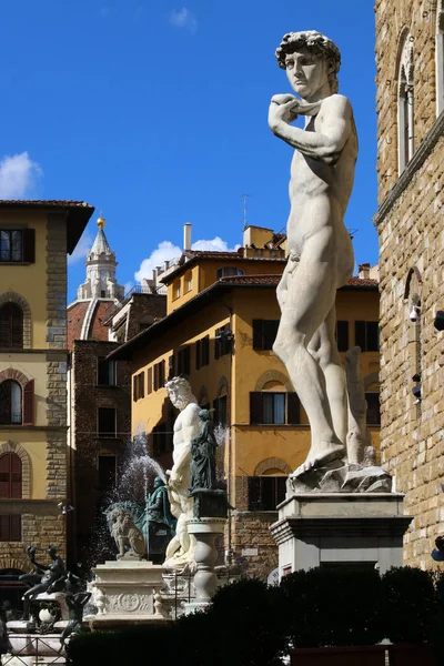 Floransa Daki Meclis Meydanında Anıtlar Heykeller Arka Planda Brunelleschi Nin — Stok fotoğraf