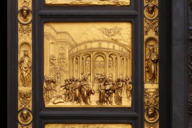 Cennetin Kapısı bronz heykel detayları, Floransa, İtalya 'nın vaftiz töreni, ünlü turistik mekan.