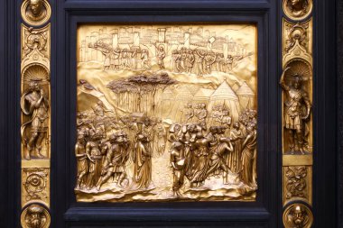 Cennetin Kapısı bronz heykel detayları, Floransa, İtalya 'nın vaftiz töreni, ünlü turistik mekan.