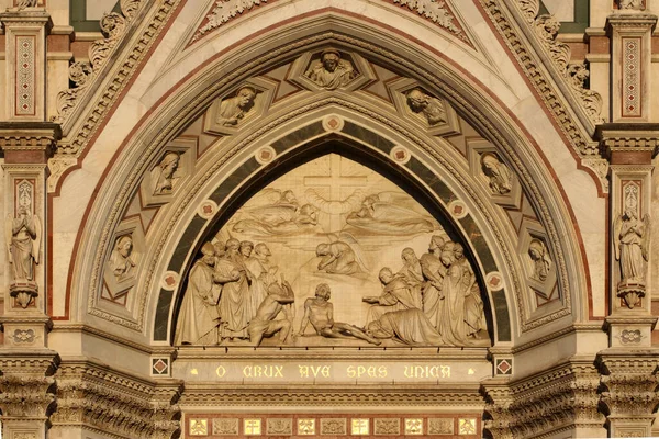 Detalhes Escultura Fachada Basílica Santa Cruz Florença Itália Lugar Turístico — Fotografia de Stock