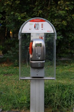 İtalyan şehrinde ankesörlü telefon.