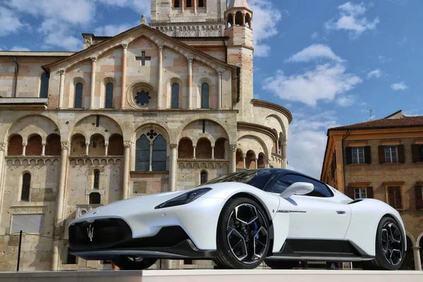 Modena Italy 2020 광장에 새로운 마세라티 Mc20 — 스톡 사진