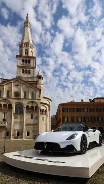 Modena Italy 2020 광장에 새로운 마세라티 Mc20 — 스톡 사진