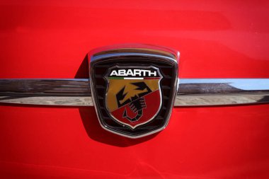 Klasik araba detayı, Fiat Abarth logosu.