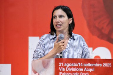 Modena, İtalya, 1 Eylül 2025 - Elly Schelin, Demokrat Parti sekreteri, İtalyan siyasetçi, Demokrat Parti PD kongresinde halk siyasi mitingi