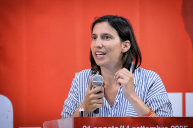 Modena, İtalya, 1 Eylül 2025 - Elly Schelin, Demokrat Parti sekreteri, İtalyan siyasetçi, Demokrat Parti PD kongresinde halk siyasi mitingi