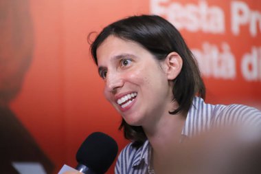 Modena, İtalya, 1 Eylül 2025 - Elly Schelin, Demokrat Parti sekreteri, İtalyan siyasetçi, Demokrat Parti PD kongresinde halk siyasi mitingi