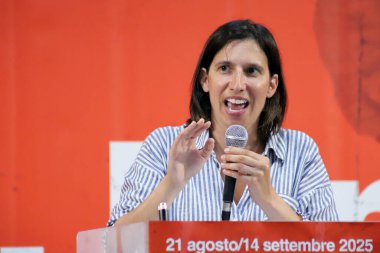 Modena, İtalya, 1 Eylül 2025 - Elly Schelin, Demokrat Parti sekreteri, İtalyan siyasetçi, Demokrat Parti PD kongresinde halk siyasi mitingi