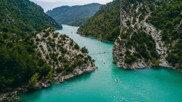 Personnes Traversant Pont Dans Rivière Dans Les Pyrénées Catalanes Congost — Photo