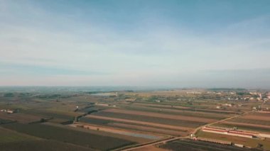 Lleida (Catalonia, İspanya çok renkli tarım alanları ile hava kırsal manzara)
