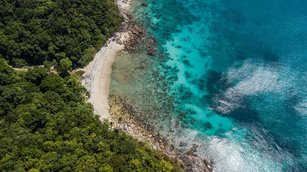 Ilha Perhentian na Malásia. Bela vista aérea de uma praia paradisíaca. Destino de viagem no verão — Fotografia de Stock