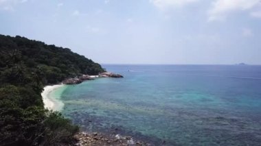 Malezya 'da Pulau Perhentian Adası 'nda Dreamland plajının havadan görünümü (Asya)