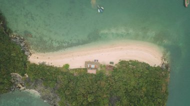 Halong Körfezi, Vietnam Monkey Beach etkileyici havadan görünümü