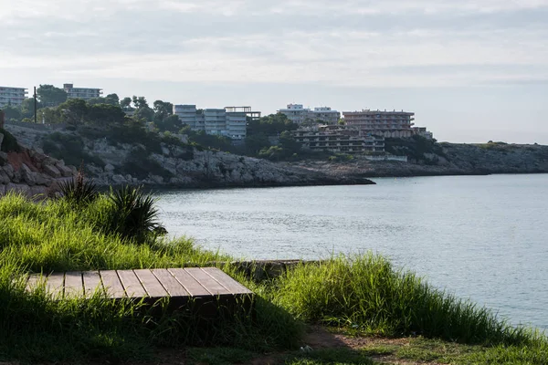 Bonita vista de Salou por la mañana. Destino turístico en España, Cataluña, Provincia de Tarragona — Foto de Stock