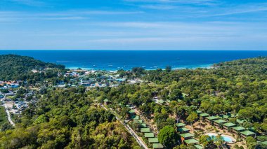 Koh Lipe havadan görünümü, Tayland güneyinde tropikal plaj