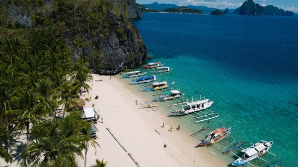 El Nido (Palawan, Filipinas) - Playa de Siete Pecados —  Fotos de Stock