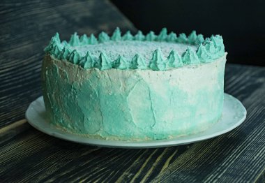 Ombre yeşil kek kutlama koyu ahşap zemin için