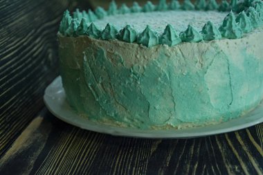 Ombre yeşil kek kutlama koyu ahşap zemin için