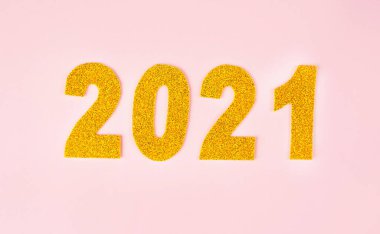 Altın sayılar 2021 - yeni yılın bir sembolü. Tebrik kartı şablonu. Yeni aşırı doz vakası. Noel arkaplanı. Boşluğu kopyala