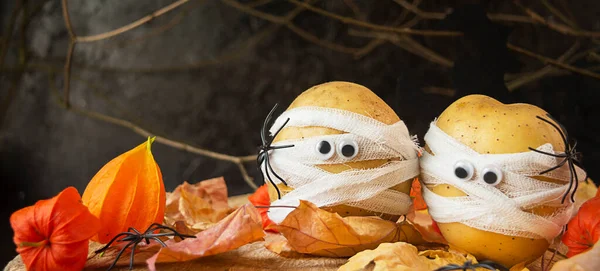 할로윈 의료용 붕대를 감자가 할로윈 음식이야 은행원 — 스톡 사진