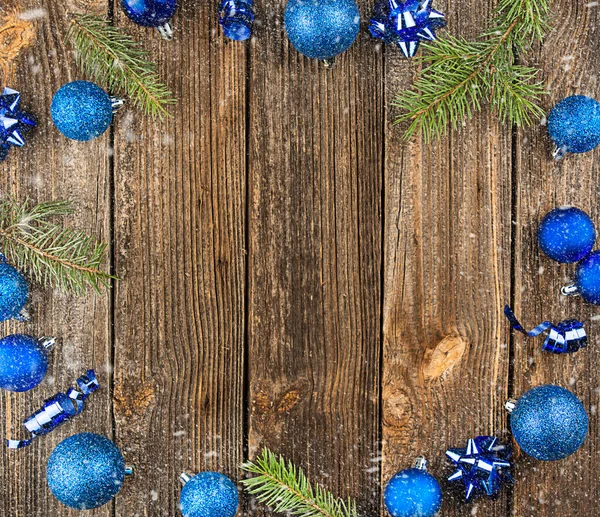 Composición Navideña Marco Hecho Juguetes Azules Navidad Ramas Pino Sobre —  Fotos de Stock