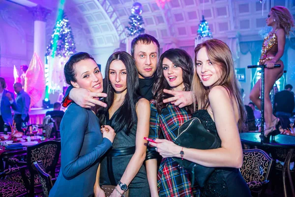Odessa Ucraina Dicembre 2013 Ministerium Night Club Persone Sorridenti Posa — Foto Stock