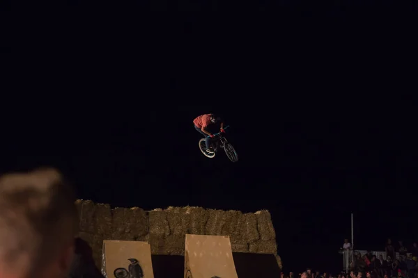 Odessa Ucrânia Agosto 2017 Ciclista Bmx Não Identificado Fazendo Salto — Fotografia de Stock