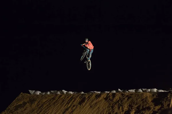 Odessa Ucrânia Agosto 2017 Ciclista Bmx Não Identificado Fazendo Salto — Fotografia de Stock