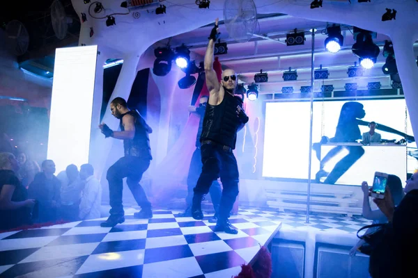 Odessa Oekraïne September 2013 Dansers Dansshow Ibiza Nachtclub Met Kleurrijke — Stockfoto