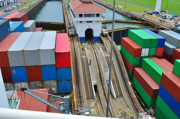 Navio Mercante Que Passa Fechaduras Canal Panamá — Fotografia de Stock