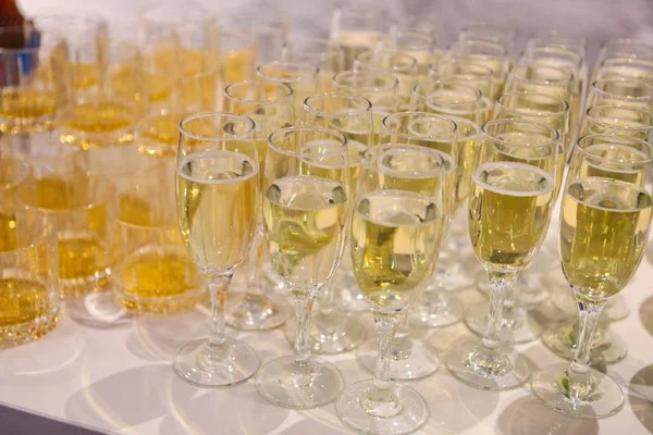 Viele Gläser Champagner — Stockfoto