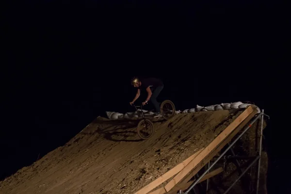 Odessa Ucrânia Agosto 2017 Ciclista Bmx Não Identificado Fazendo Salto — Fotografia de Stock