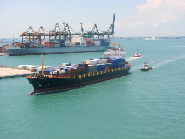 Großes Handelsschiff Containerschiff Küstengewässern Des Meeres — Stockfoto