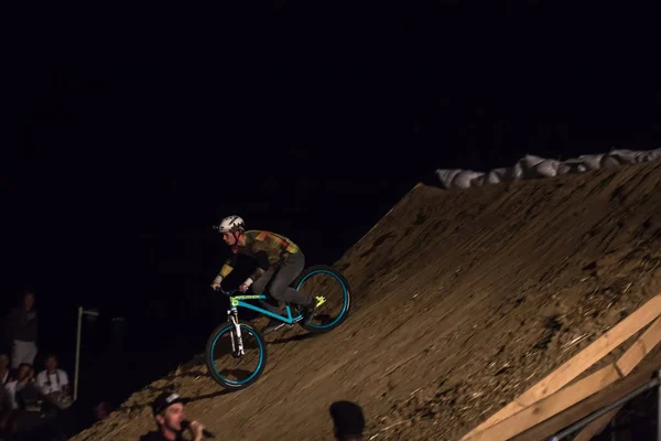 Odessa Ucrânia Agosto 2017 Ciclista Bmx Não Identificado Fazendo Salto — Fotografia de Stock