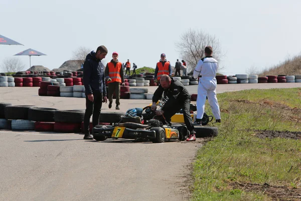 Oděsa Ukrajina Dubna 2017 Motokár Děti Mládež Dospělé Motokárách Ovladače — Stock fotografie