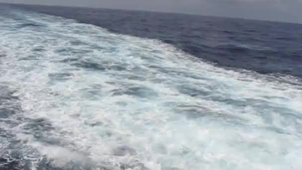 Belle Onde Blu Dell Oceano Vista Dalla Barca — Video Stock