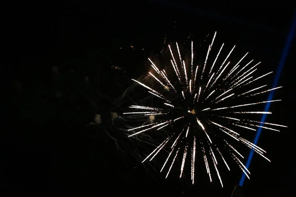 Vista Fuegos Artificiales Explotando Cielo Nocturno —  Fotos de Stock