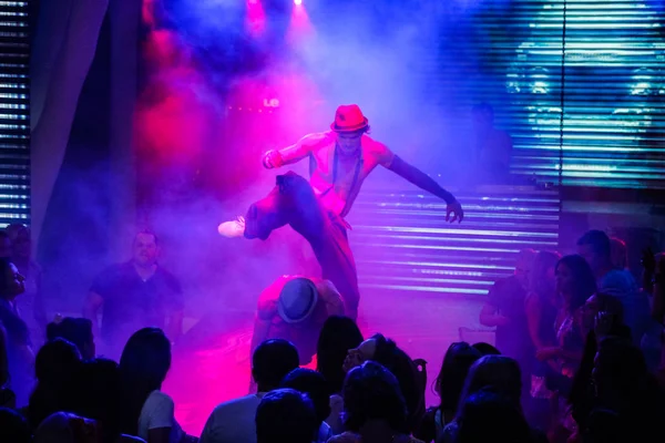 Odessa Oekraïne Juni 2013 Dansers Dansshow Nachtclub Met Kleurrijke Lichten — Stockfoto