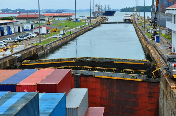 Barco Mercante Pasando Esclusas Del Canal Panamá — Foto de Stock