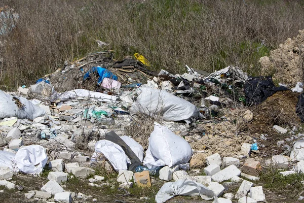 Close Van Vuilnis Veld Langs Weg — Stockfoto