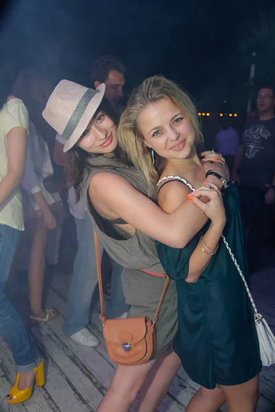 Odessa Ucraina Giugno 2013 Ibiza Night Club Persone Sorridenti Posa — Foto Stock