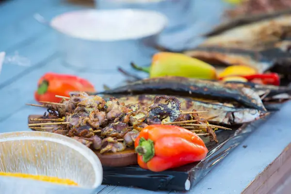 Gebakken Vissen Verschillende Zeevruchten Tafel — Stockfoto