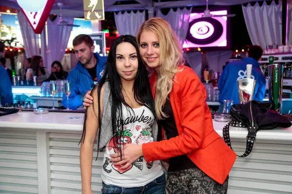 Odessa Oekraïne September 2013 Ibiza Nachtclub Mensen Glimlachen Poseren Cam — Stockfoto