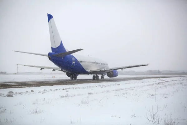 Odessa Ukraina Circa 2018 Samolot Pasażerski Belavia Firmy Pasie Startowym — Zdjęcie stockowe