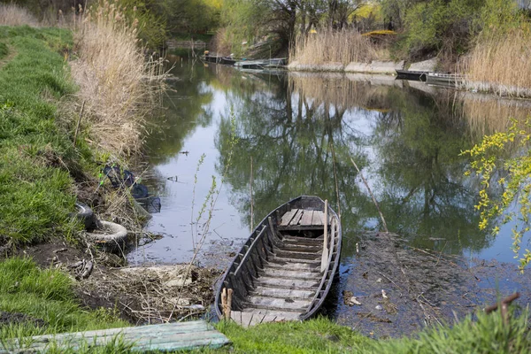 Altes Holzboot Ufer Des Flusses — Stockfoto