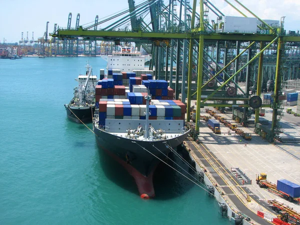 Nave Cisterna Portacontainer Bunkering Porto — Foto Stock