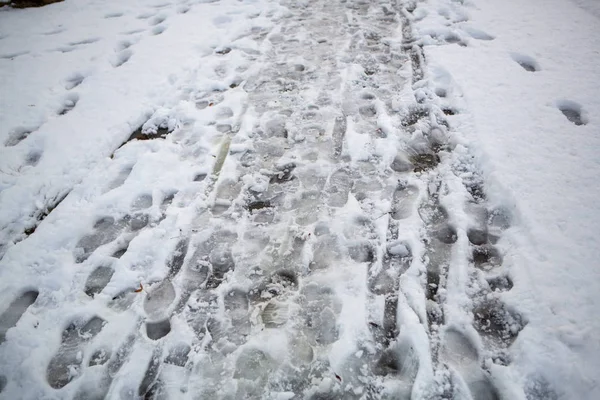 Gros Plan Des Empreintes Pas Sur Neige Fraîche — Photo