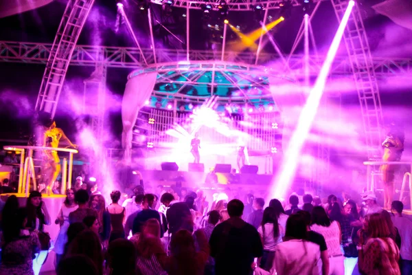 Одесса Украина Августа 2013 Blurry Night Club Party People Enjoy — стоковое фото