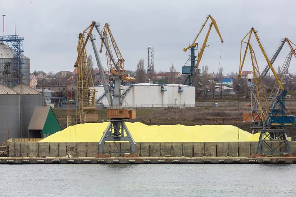 Enorme Reserva Enxofre Porto Marítimo Terminal Porto Carga Granel — Fotografia de Stock