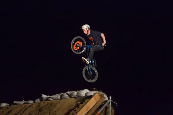 Odessa Ukraine August 2017 Unbekannter Bmx Rider Macht Night Bike — Stockfoto